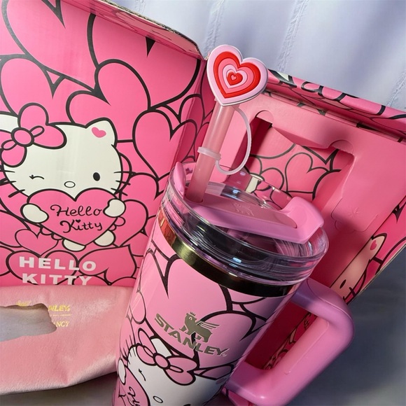 Stanley Pink Hello Kitty Tumbler with Heart Straw - Picture 4 of 6